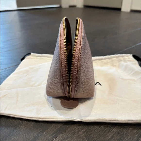 Cuyana Medium Pink Travel Case - Picture 6 of 10